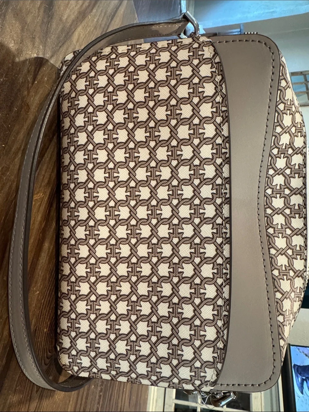 Kate Spade- Spade Link Camera bag. NWOT. Pristine condition.
